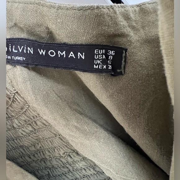 Green Dress- adjustable strap- Buttoned at front - Picture 2 of 4